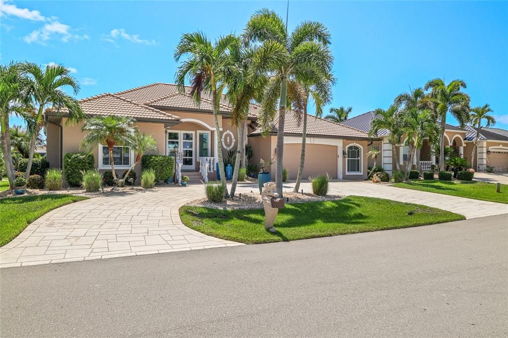For Sale: $1,225,000 (3 beds, 2 baths, 2478 Square Feet)