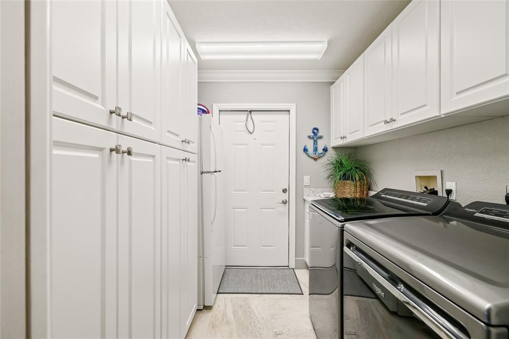 For Sale: $1,225,000 (3 beds, 2 baths, 2478 Square Feet)