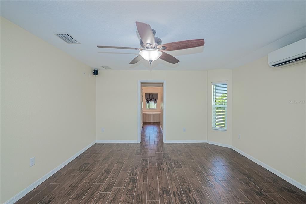 For Sale: $900,000 (4 beds, 2 baths, 2479 Square Feet)