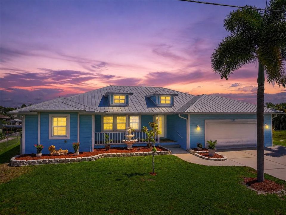 For Sale: $900,000 (4 beds, 2 baths, 2479 Square Feet)
