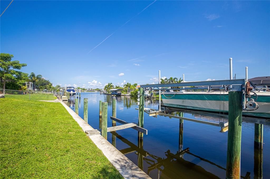 For Sale: $900,000 (4 beds, 2 baths, 2479 Square Feet)