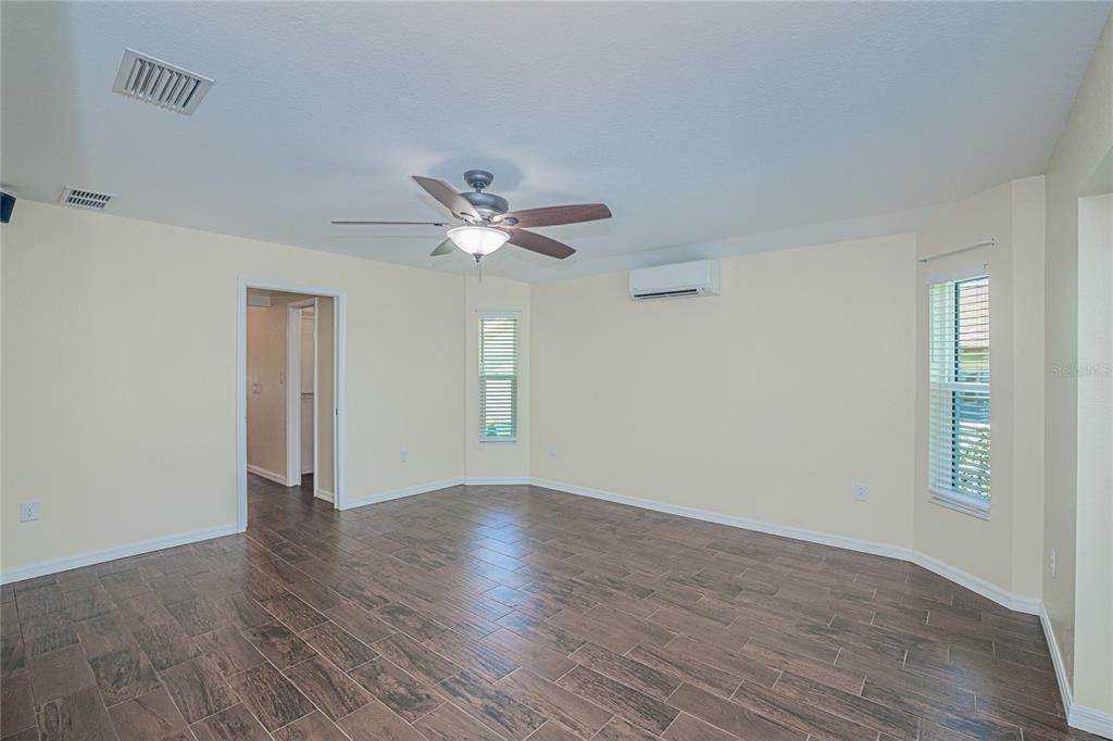 For Sale: $900,000 (4 beds, 2 baths, 2479 Square Feet)