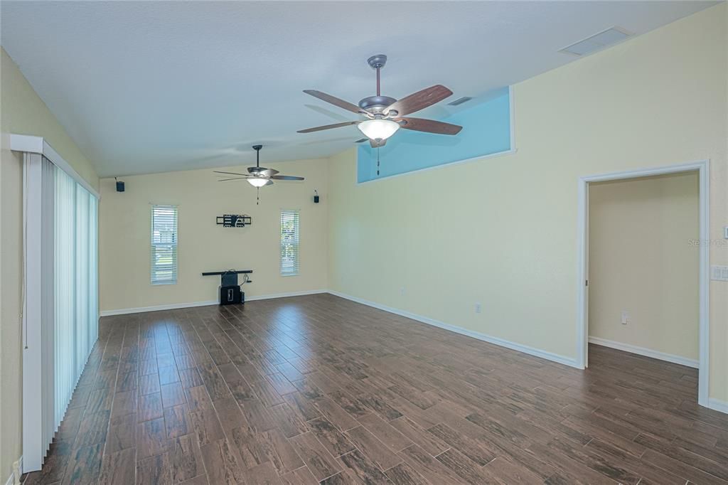 For Sale: $900,000 (4 beds, 2 baths, 2479 Square Feet)