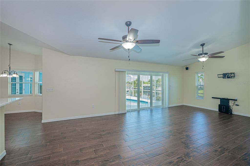 For Sale: $900,000 (4 beds, 2 baths, 2479 Square Feet)