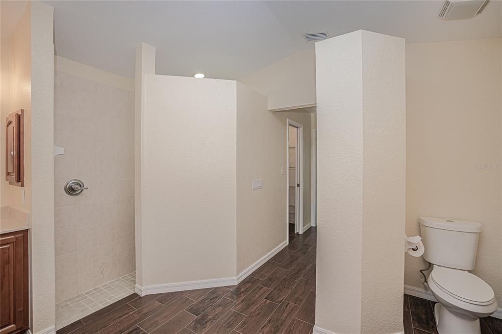 For Sale: $900,000 (4 beds, 2 baths, 2479 Square Feet)