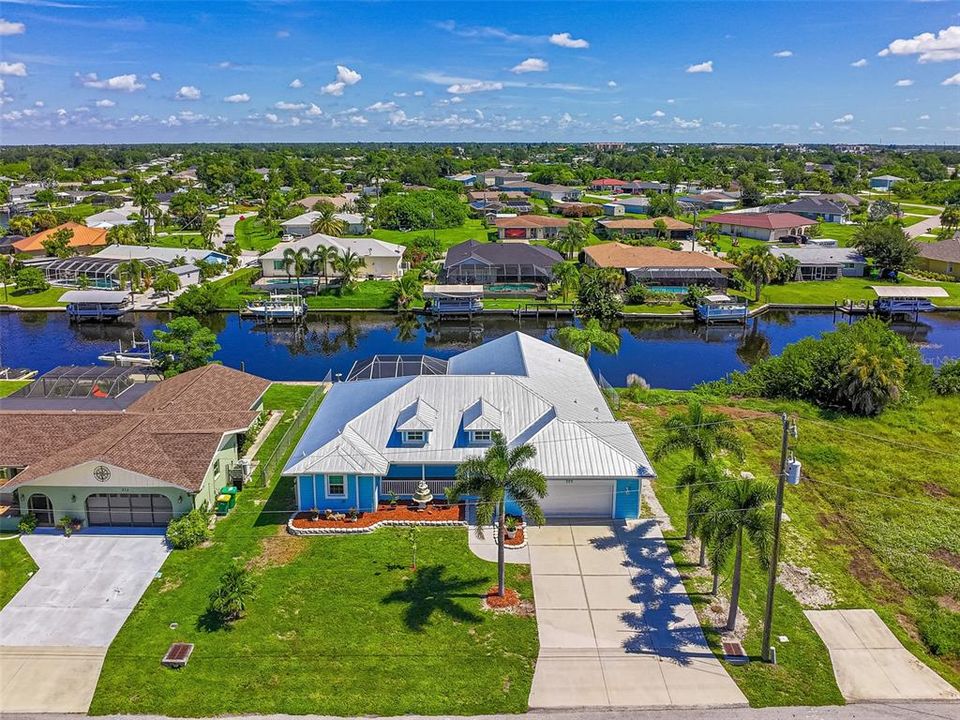 For Sale: $900,000 (4 beds, 2 baths, 2479 Square Feet)