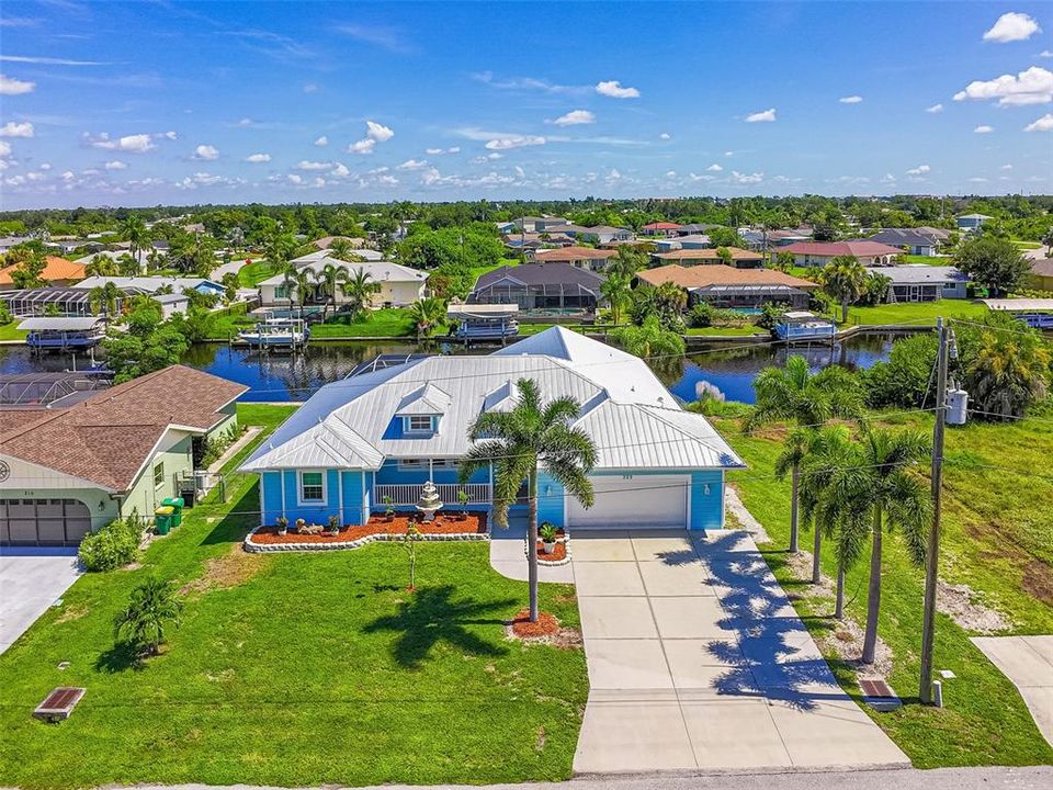 For Sale: $900,000 (4 beds, 2 baths, 2479 Square Feet)