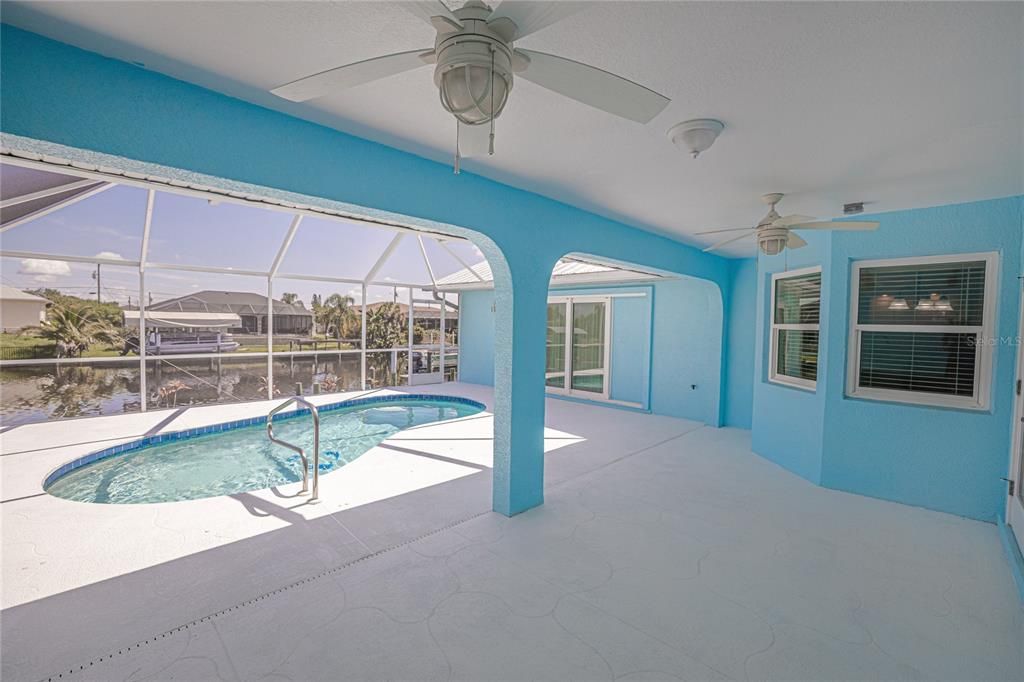 For Sale: $900,000 (4 beds, 2 baths, 2479 Square Feet)