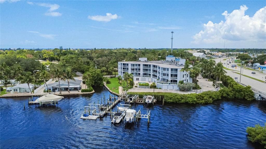 For Sale: $625,000 (2 beds, 2 baths, 1642 Square Feet)