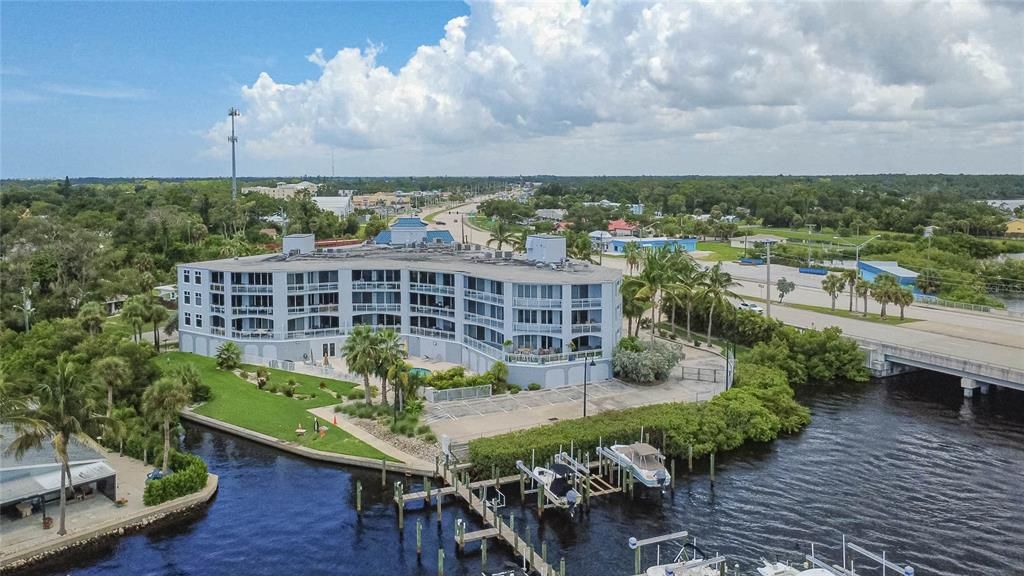 For Sale: $625,000 (2 beds, 2 baths, 1642 Square Feet)