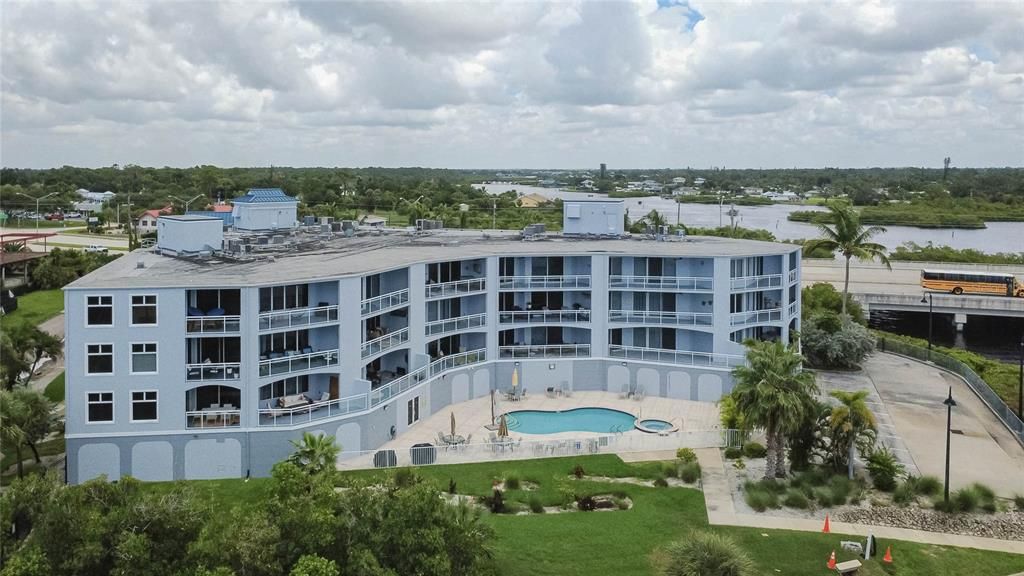 For Sale: $625,000 (2 beds, 2 baths, 1642 Square Feet)