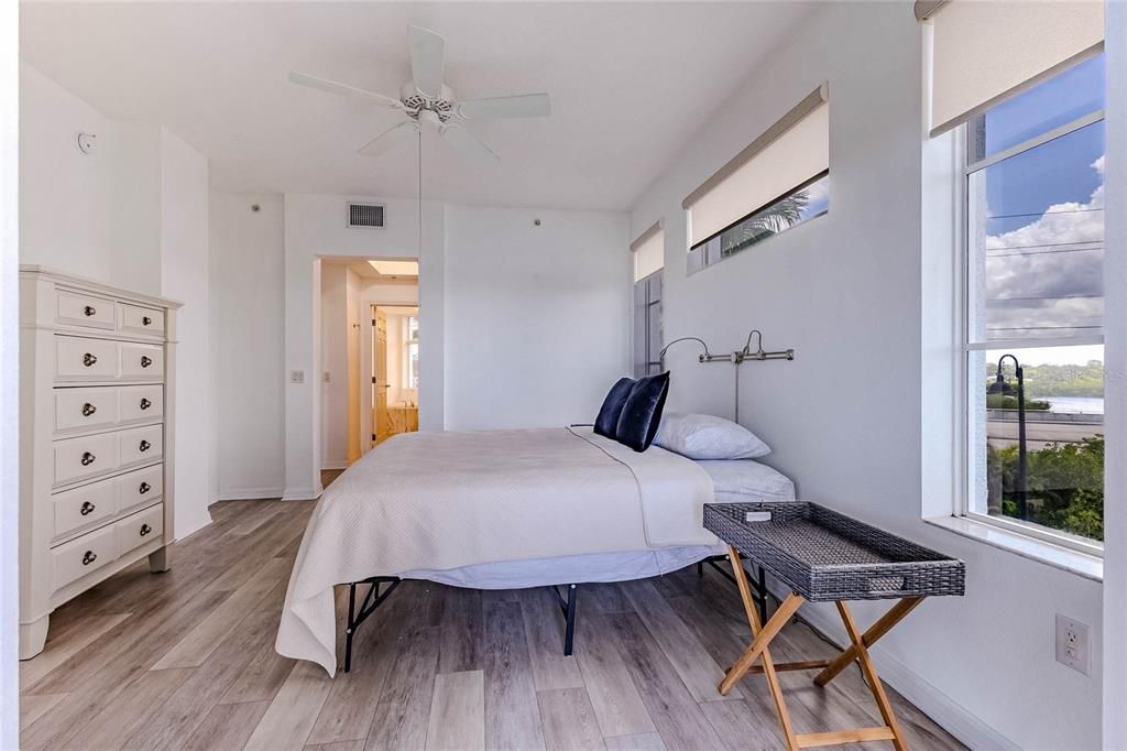 For Sale: $625,000 (2 beds, 2 baths, 1642 Square Feet)