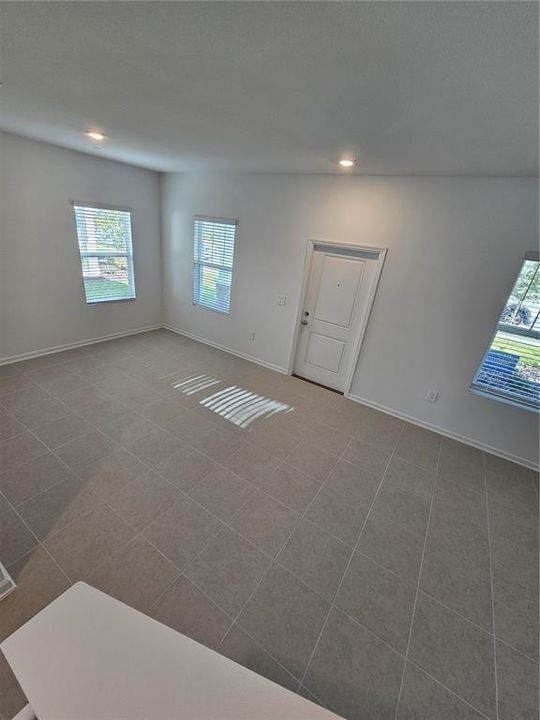 For Rent: $2,550 (3 beds, 2 baths, 1755 Square Feet)