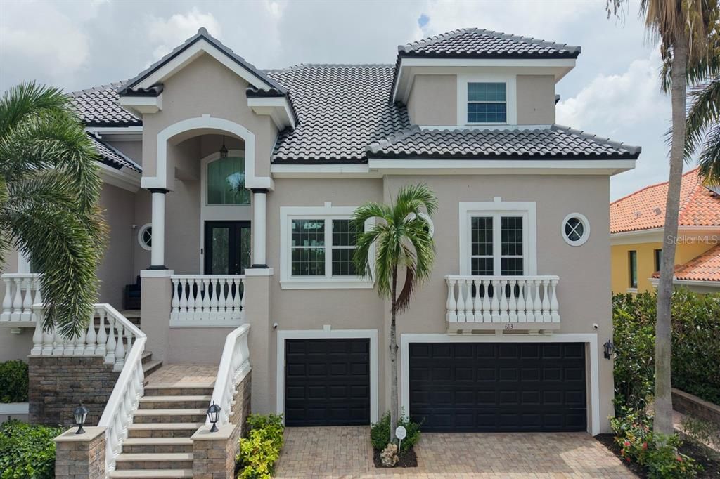 На продажу: $3,249,000 (4 спален, 5 ванн, 4076 Квадратных фут)