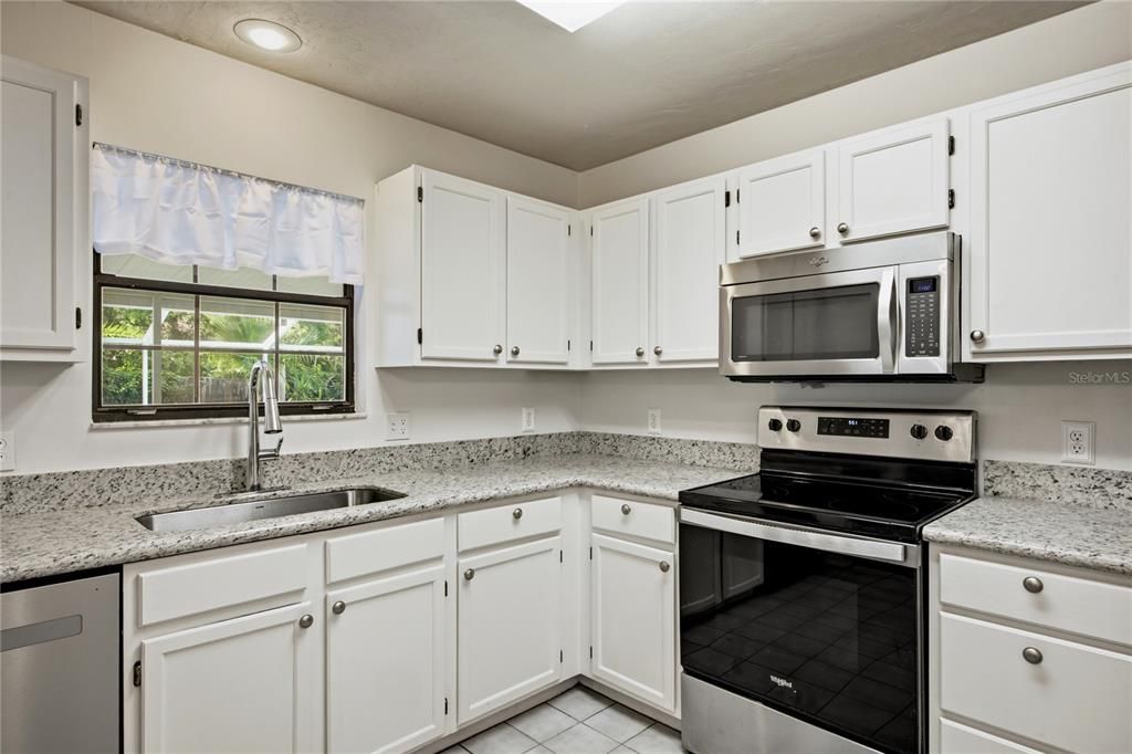 For Sale: $325,000 (3 beds, 2 baths, 1410 Square Feet)