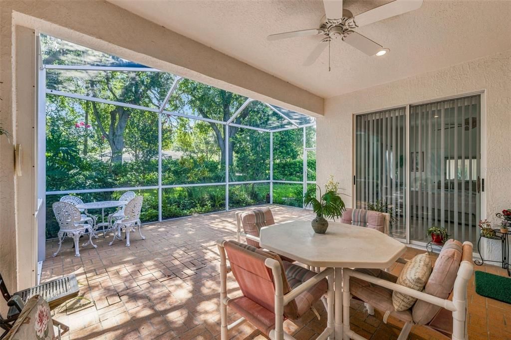 En Venta: $339,900 (2 camas, 2 baños, 1717 Pies cuadrados)