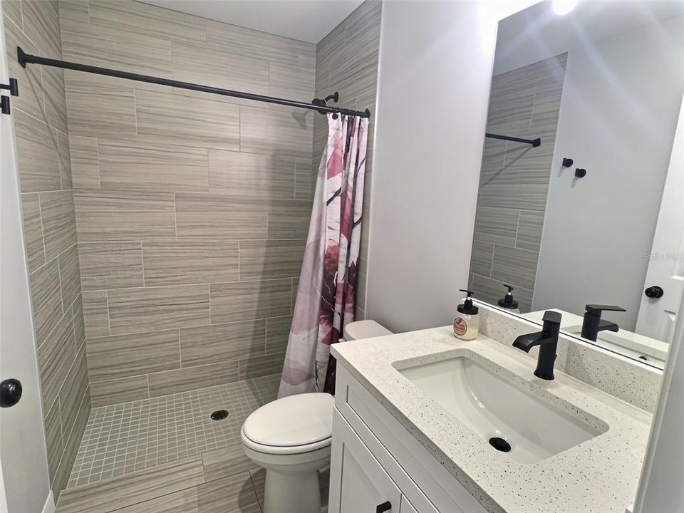 В аренду: $2,100 (3 спален, 2 ванн, 1347 Квадратных фут)
