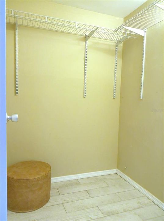 For Rent: $1,350 (1 beds, 1 baths, 815 Square Feet)