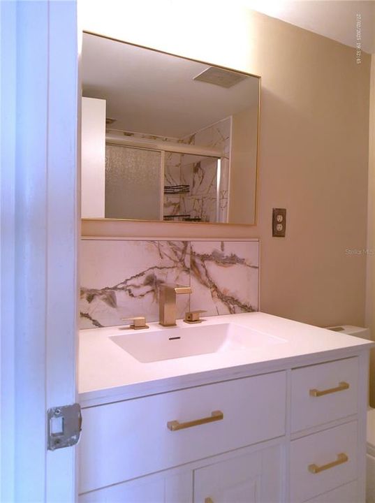 For Rent: $1,350 (1 beds, 1 baths, 815 Square Feet)