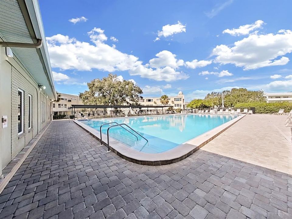For Rent: $1,350 (1 beds, 1 baths, 815 Square Feet)