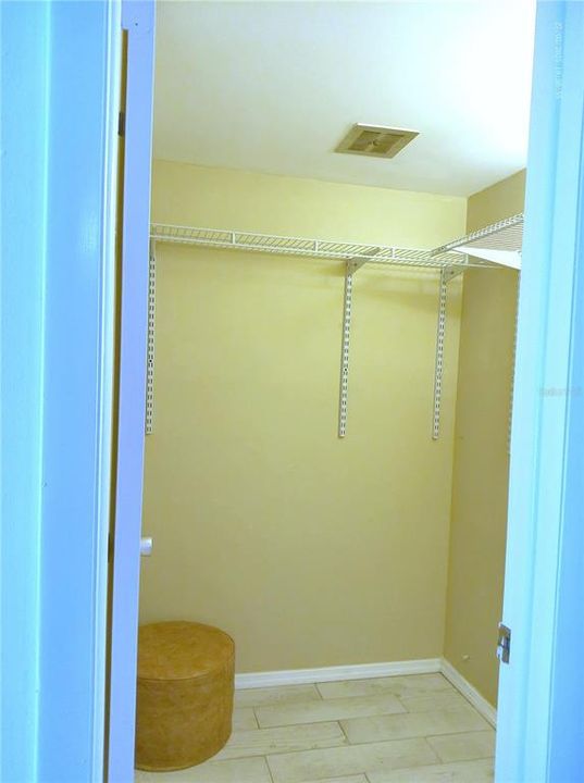 For Rent: $1,350 (1 beds, 1 baths, 815 Square Feet)
