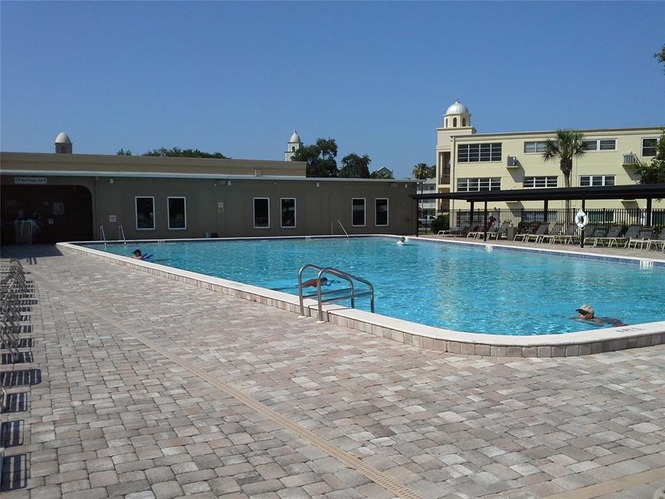 For Rent: $1,350 (1 beds, 1 baths, 815 Square Feet)