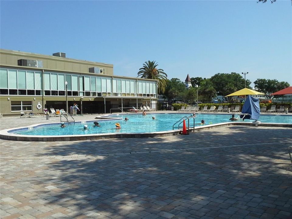 For Rent: $1,350 (1 beds, 1 baths, 815 Square Feet)