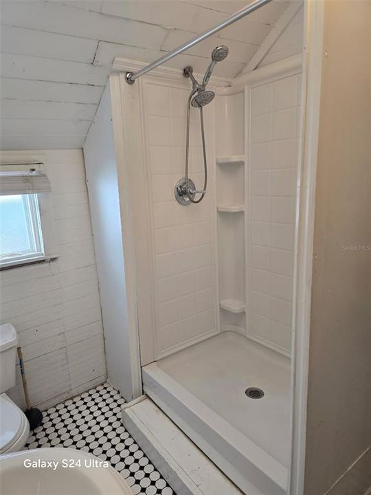 For Rent: $1,075 (1 beds, 1 baths, 762 Square Feet)