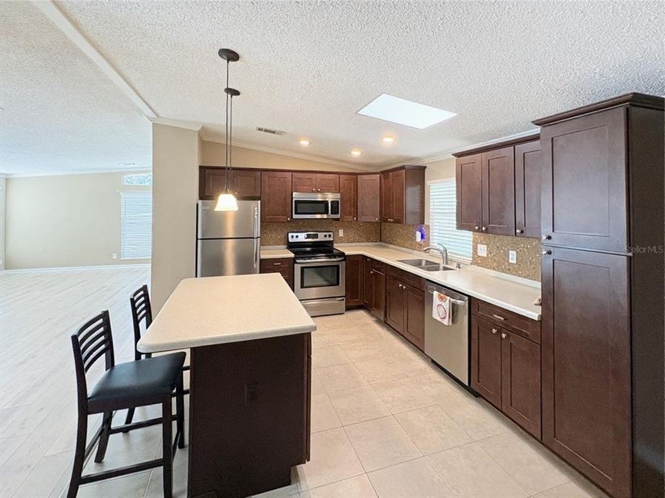 For Sale: $214,000 (2 beds, 2 baths, 1568 Square Feet)