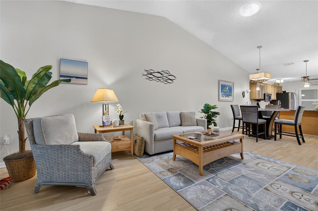 For Sale: $325,000 (2 beds, 2 baths, 1100 Square Feet)