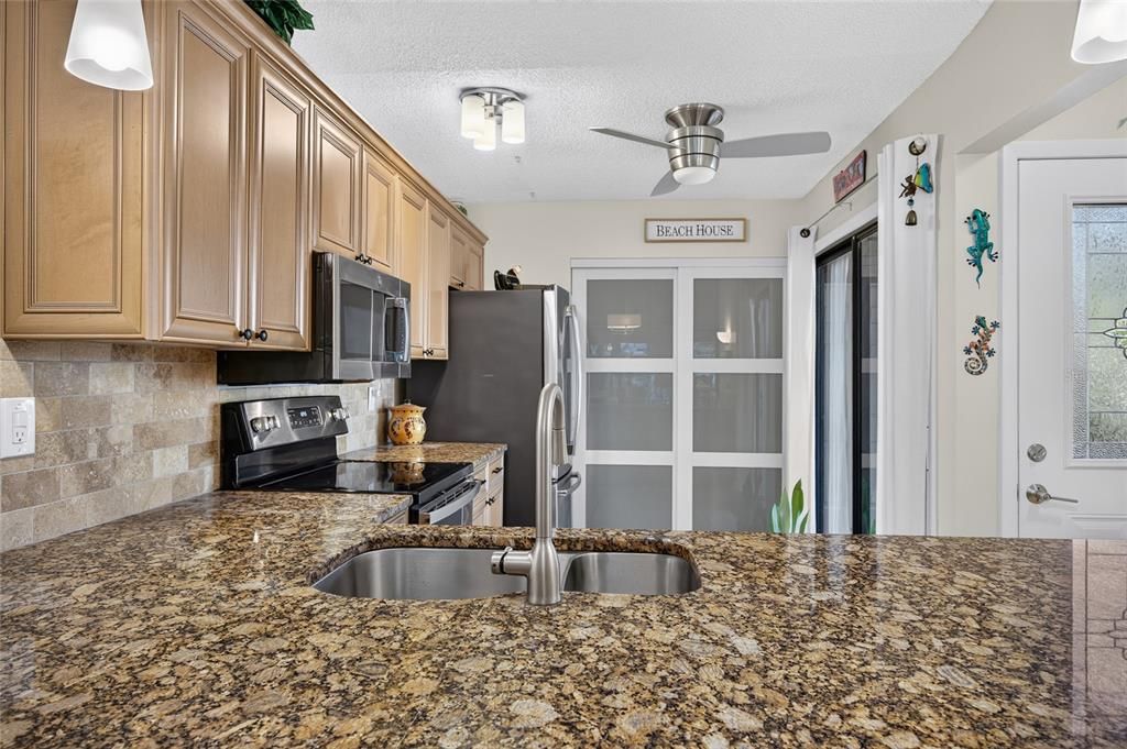 For Sale: $325,000 (2 beds, 2 baths, 1100 Square Feet)