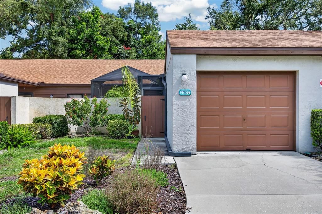 For Sale: $325,000 (2 beds, 2 baths, 1100 Square Feet)