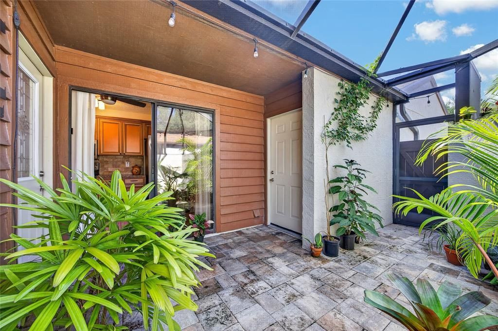 For Sale: $325,000 (2 beds, 2 baths, 1100 Square Feet)
