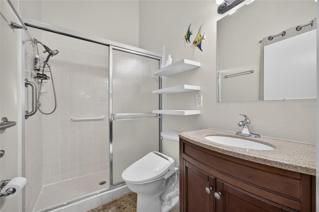 For Sale: $325,000 (2 beds, 2 baths, 1100 Square Feet)