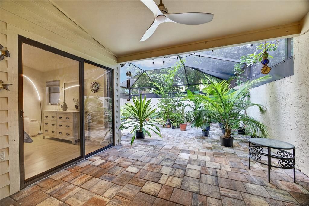 For Sale: $325,000 (2 beds, 2 baths, 1100 Square Feet)