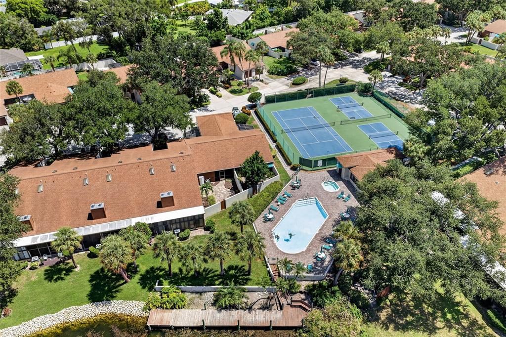 For Sale: $325,000 (2 beds, 2 baths, 1100 Square Feet)