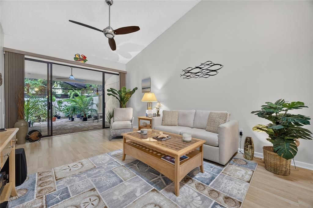 For Sale: $325,000 (2 beds, 2 baths, 1100 Square Feet)