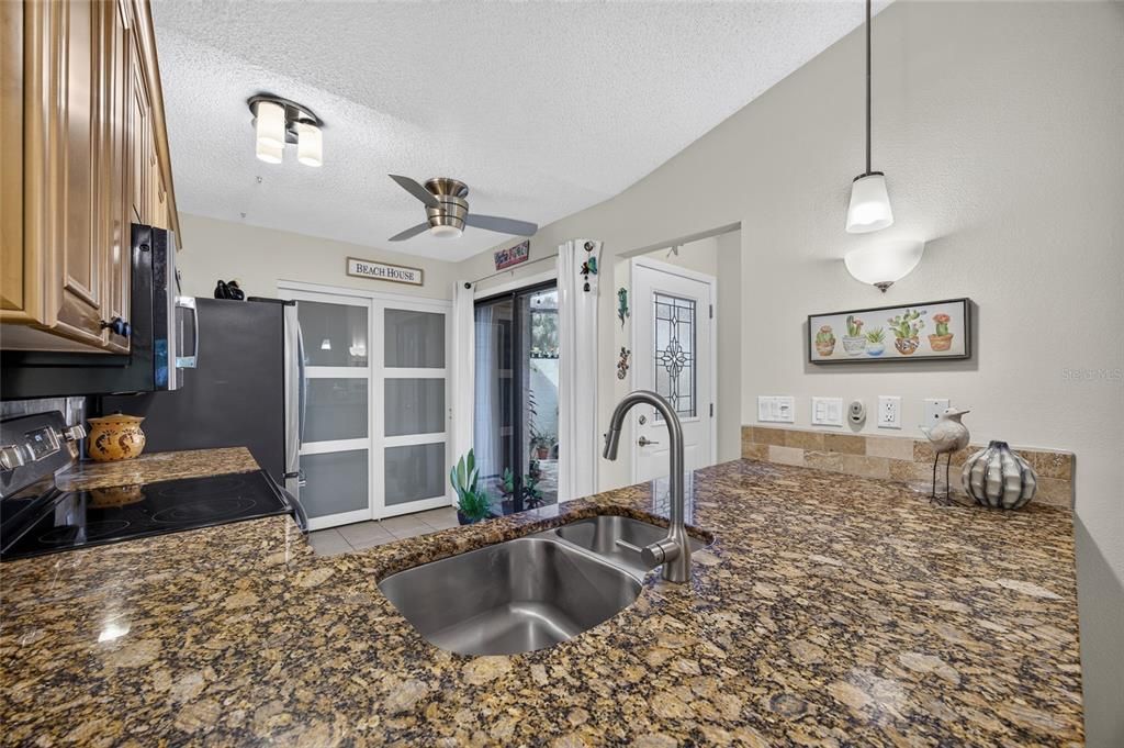 For Sale: $325,000 (2 beds, 2 baths, 1100 Square Feet)