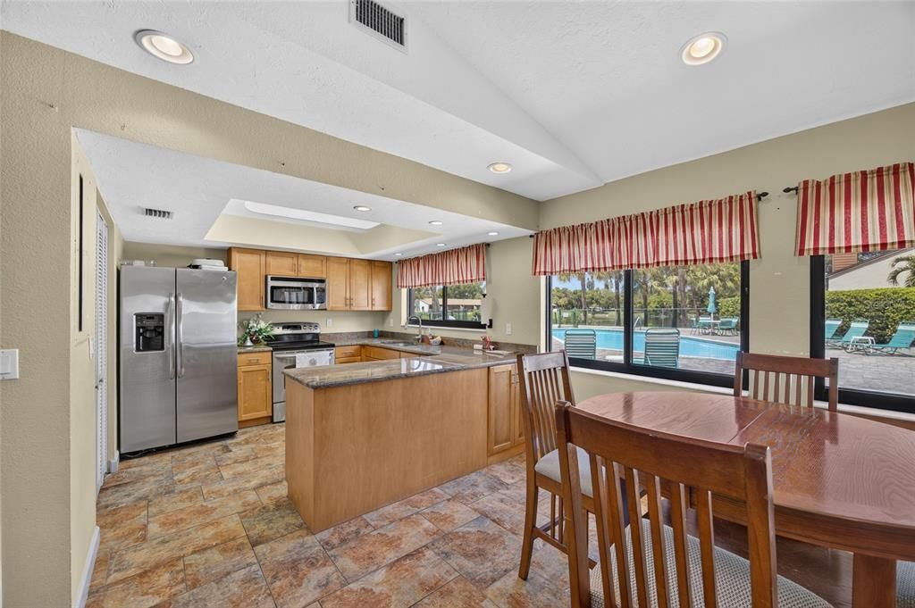 For Sale: $325,000 (2 beds, 2 baths, 1100 Square Feet)