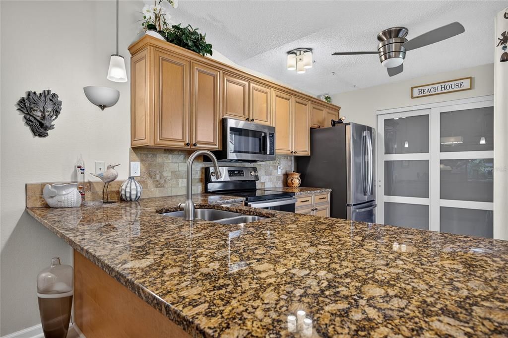 For Sale: $325,000 (2 beds, 2 baths, 1100 Square Feet)