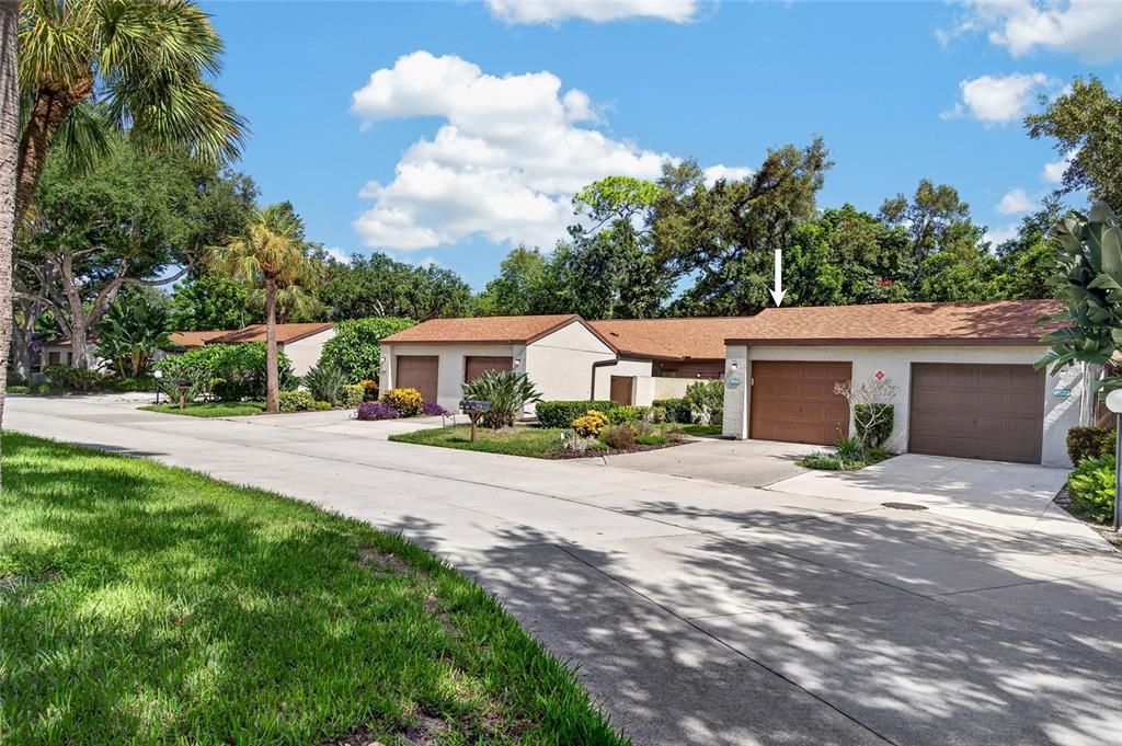 For Sale: $325,000 (2 beds, 2 baths, 1100 Square Feet)