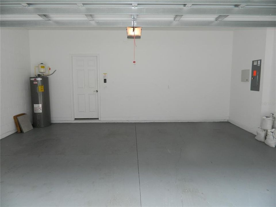 For Rent: $2,500 (3 beds, 3 baths, 1989 Square Feet)