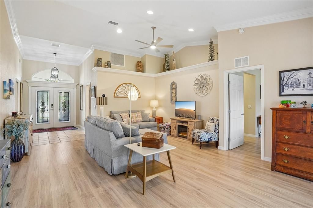 На продажу: $294,900 (3 спален, 2 ванн, 1592 Квадратных фут)