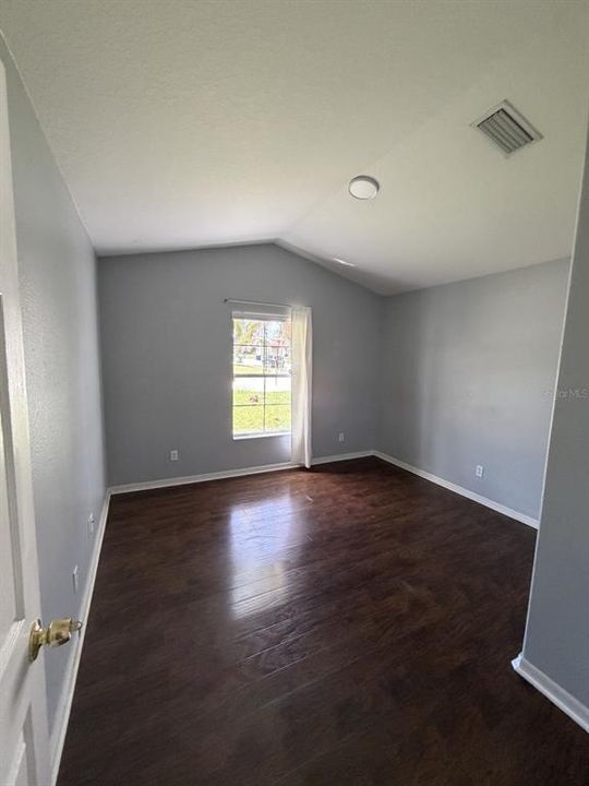 For Rent: $1,950 (4 beds, 3 baths, 2070 Square Feet)