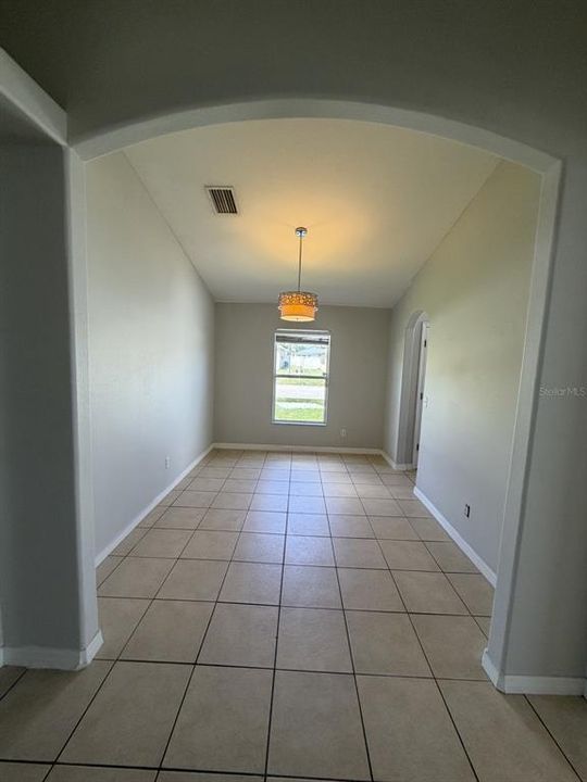 For Rent: $1,950 (4 beds, 3 baths, 2070 Square Feet)