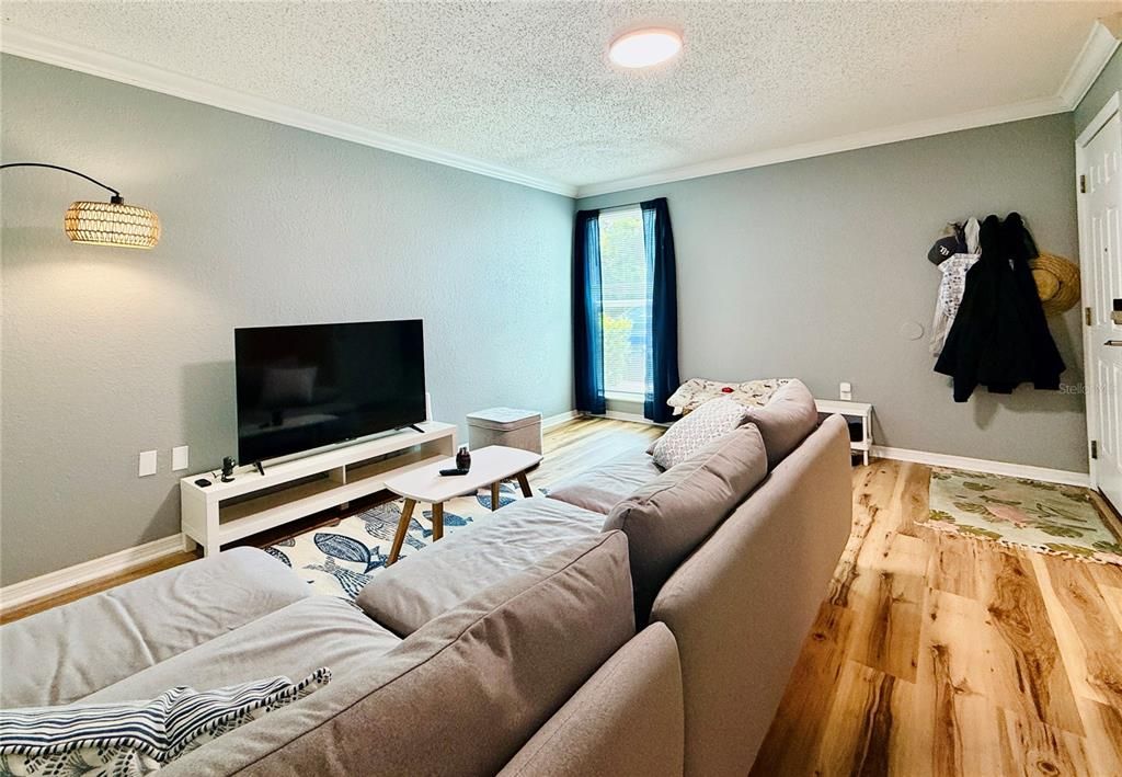 For Sale: $180,000 (3 beds, 2 baths, 1404 Square Feet)
