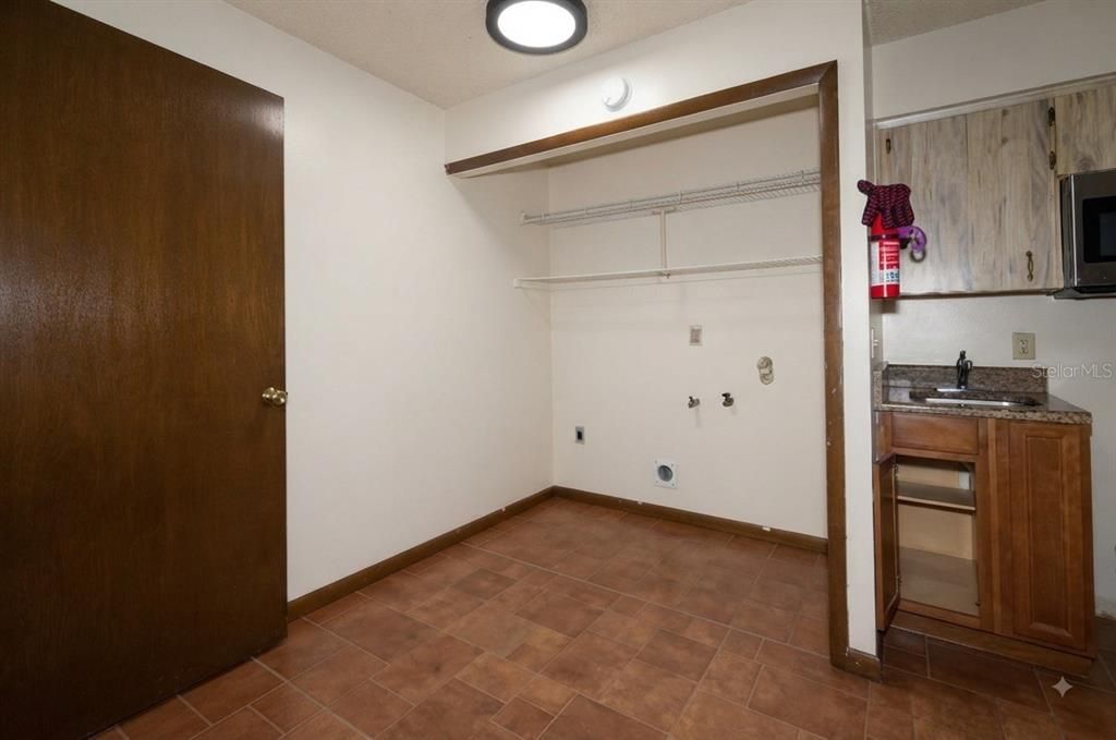 На продажу: $310,000 (3 спален, 2 ванн, 1577 Квадратных фут)