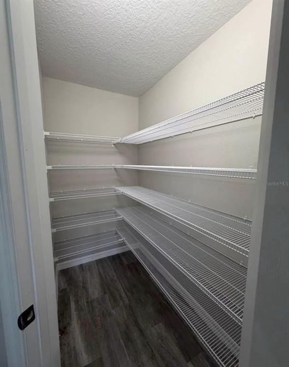 На продажу: $339,900 (4 спален, 2 ванн, 1848 Квадратных фут)