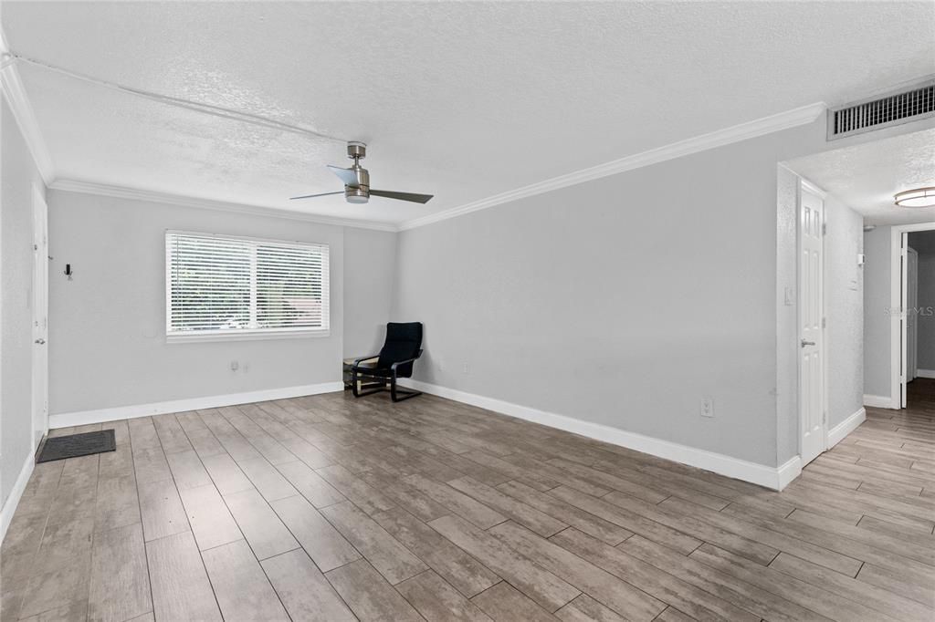 For Rent: $2,500 (3 beds, 2 baths, 1302 Square Feet)