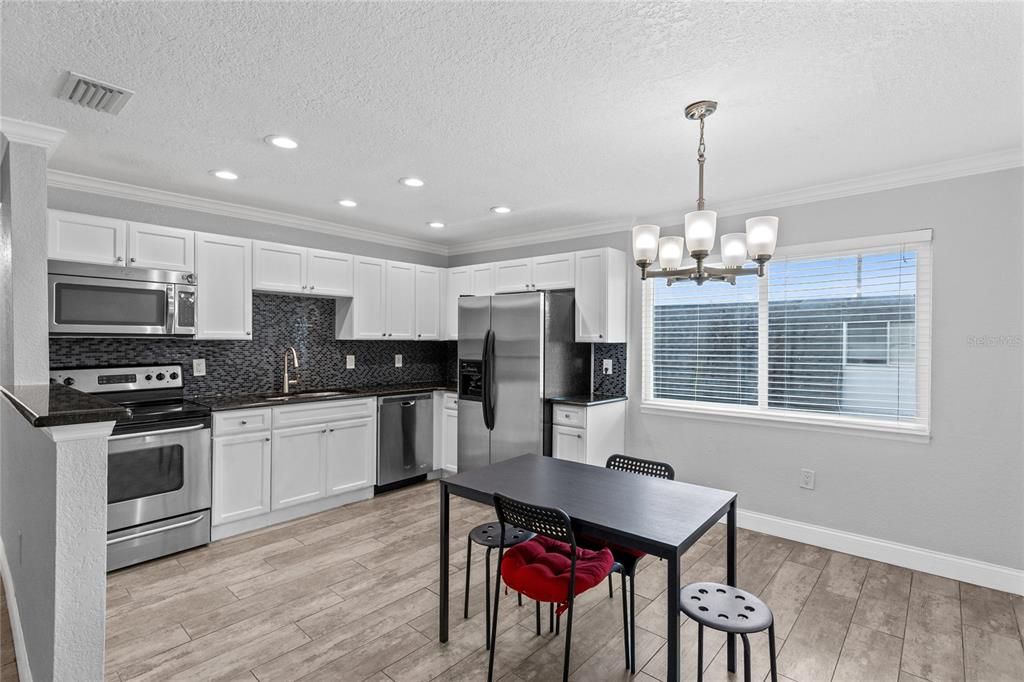 For Rent: $2,500 (3 beds, 2 baths, 1302 Square Feet)